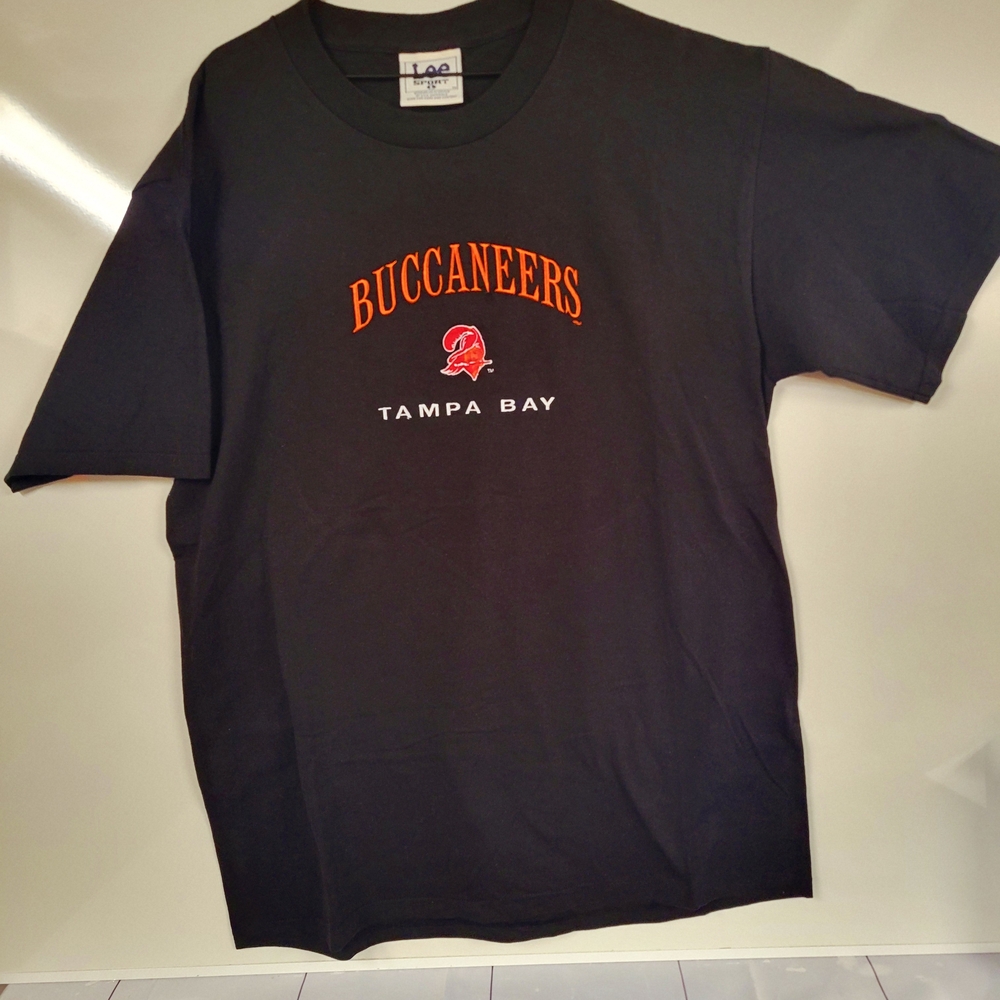 Vintage Lee Sport LARGE Tampa Bay Buccaneers NFL Embroidered Bucco Bruce logo